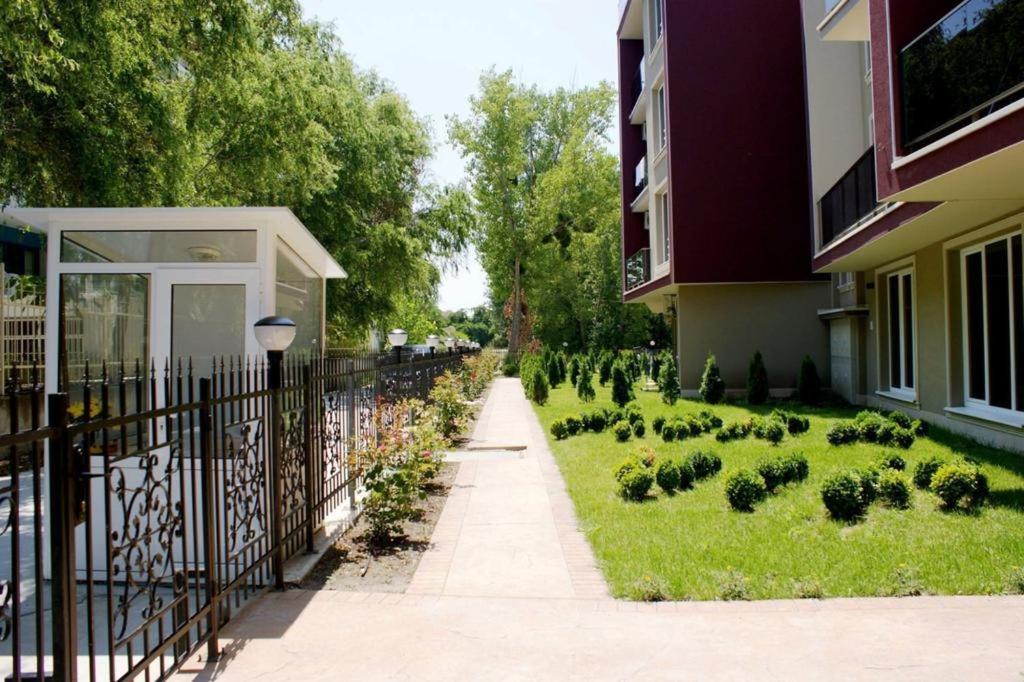 Уютные Апартаменты Vip Park Slăntjev Brjag Exteriör bild